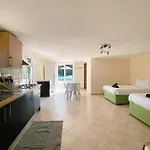 Good Vibes Villa *